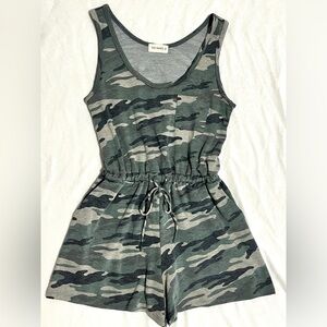 The Nines Camo Print Women’s Romper Soft Cotton Stretchy Waist Size Small